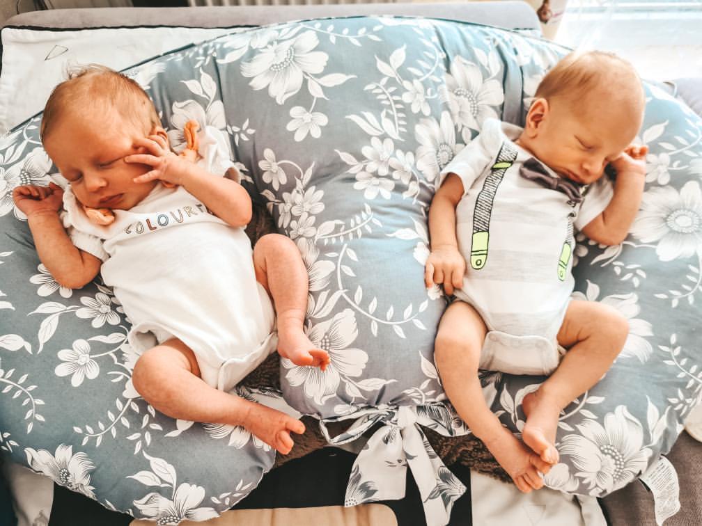 Coussin d'allaitement double pour jumeaux